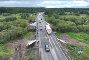 В Кировской области запустили движение по обеим полосам моста через реку Полой